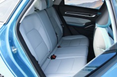 Geely Emgrand 2023 голубой салон задний ряд