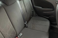 Салон сзади Mazda Demio 2012 года