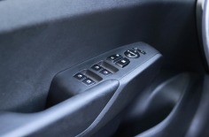 Управление на водительской двери Hyundai Solaris 2021