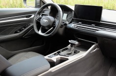 Серый Geely Emgrand 2023 руль