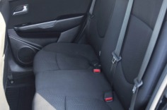 Черный Kia Rio 2018 вид задних сидений