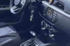 Kia Rio 2019 черный салон спереди